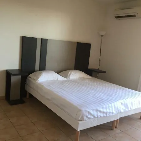 By The Sea, Calm With Terrace, Near Monaco בוסוליי