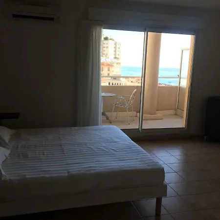 By The Sea, Calm With Terrace, Near Monaco דירה